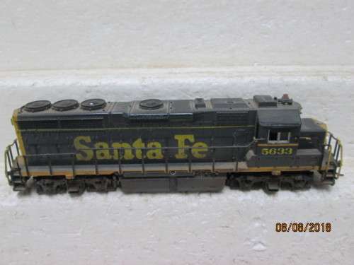 HO SCALE : ATLAS SANTE FE GP40 DIESEL LOCO (BOXED) - LOT 853T
