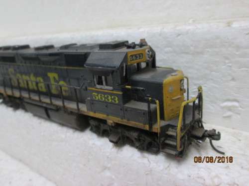 HO SCALE : ATLAS SANTE FE GP40 DIESEL LOCO (BOXED) - LOT 853T