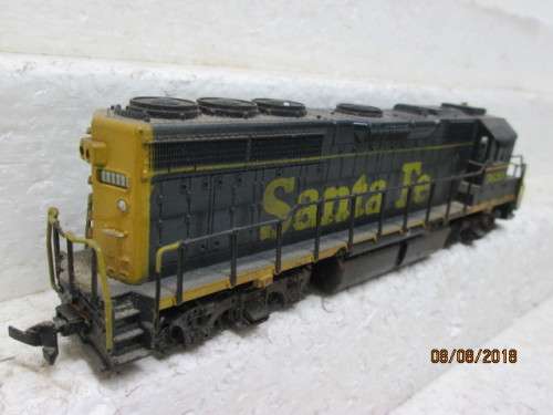 HO SCALE : ATLAS SANTE FE GP40 DIESEL LOCO (BOXED) - LOT 853T
