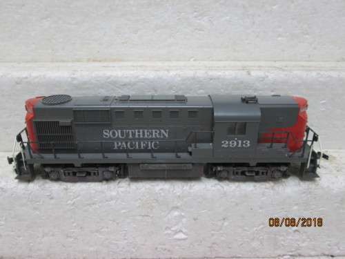 HO SCALE : KATO SOUTHERN PACIFIC RS11 DIESEL LOCO (BOXED) - LOT 859T