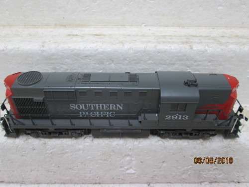 HO SCALE : KATO SOUTHERN PACIFIC RS11 DIESEL LOCO (BOXED) - LOT 859T