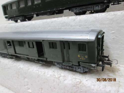HO SCALE : TRIX x2 BLS GREEN COACHES - LOT 18U