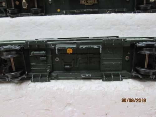 HO SCALE : TRIX x2 BLS GREEN COACHES - LOT 18U