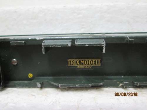 HO SCALE : TRIX x2 BLS GREEN COACHES - LOT 18U