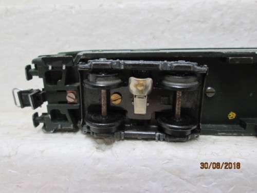 HO SCALE : TRIX x2 BLS GREEN COACHES - LOT 18U