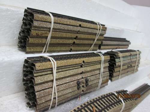 HO SCALE  : MARKLIN M TRACK  (ONE BEERBOX FULL) - LOT 47U