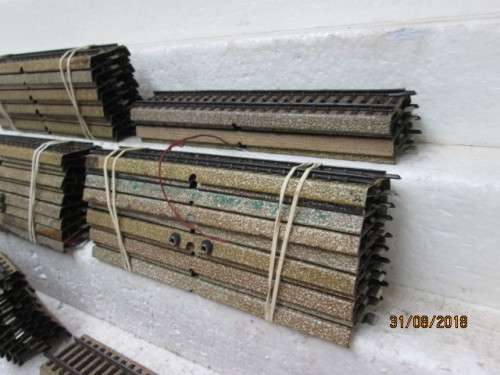 HO SCALE  : MARKLIN M TRACK  (ONE BEERBOX FULL) - LOT 47U