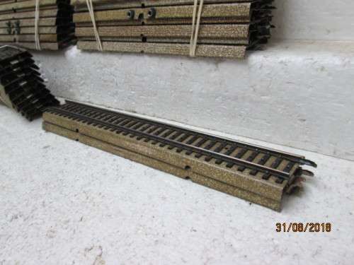 HO SCALE  : MARKLIN M TRACK  (ONE BEERBOX FULL) - LOT 47U