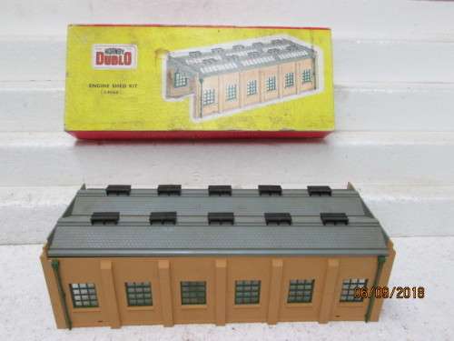 OO SCALE : HORNBY DUBLO ENGINE SHED KIT (BOXED) - LOT 105U