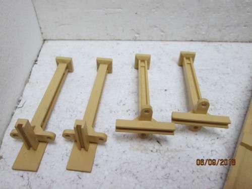 OO SCALE : HORNBY DUBLO DOUBLE ENGINE SHED KIT (BOXED) - LOT 106U