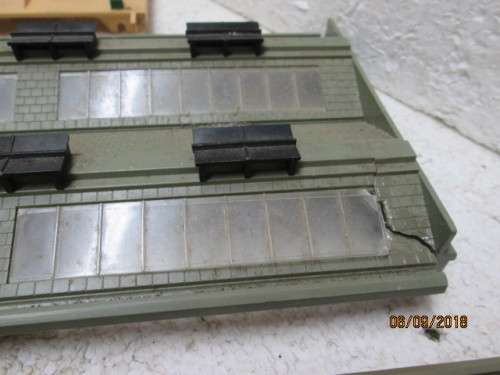 OO SCALE : HORNBY DUBLO DOUBLE ENGINE SHED KIT (BOXED) - LOT 106U