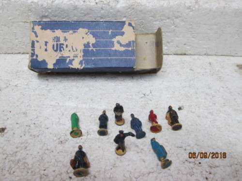 OO SCALE : HORNBY DUBLO x9 WHITE METAL FIGURINES (BOXED) - LOT 127U