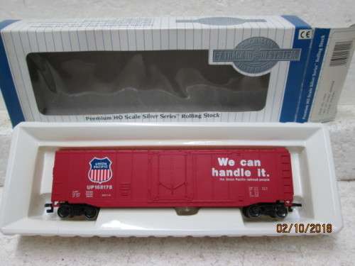 HO SCALE : BACHMANN SILVER SERIES UNION PACIFIC BOX CAR (BOXED) - LOT 225U