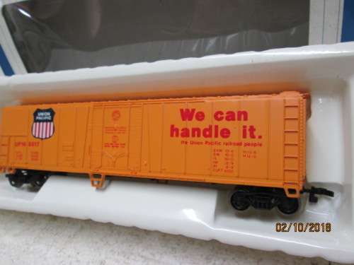 HO SCALE : BACHMANN SILVER SERIES UNION PACIFIC BOX CAR (BOXED) - LOT 226U