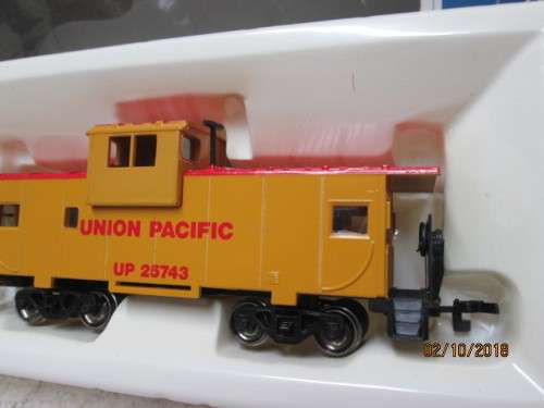 HO SCALE : BACHMANN SILVER SERIES UNION PACIFIC CABOOSE (BOXED) - LOT 227U