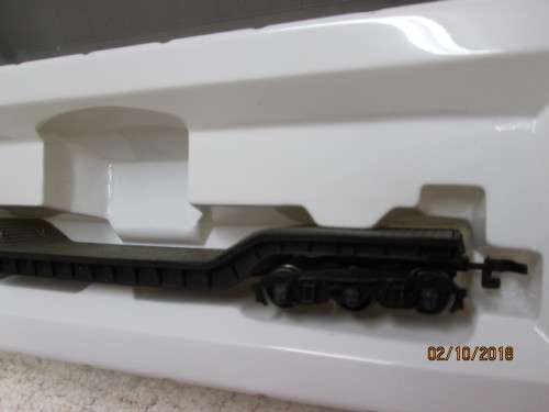 HO SCALE : BACHMANN SILVER SERIES 52' CENTRE DEPRESSED FLAT CAR (BOXED) - LOT 231U