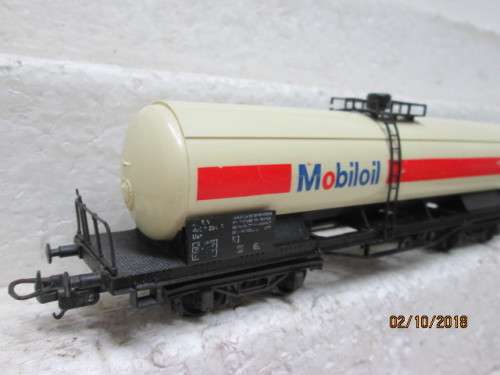 HO SCALE : LIMA LONG TANKER (MOBIL) - LOT 277U