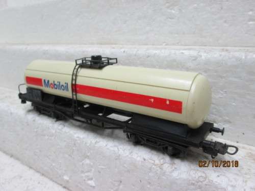 HO SCALE : LIMA LONG TANKER (MOBIL) - LOT 277U