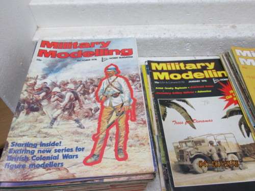 MILITARY MODELLING MAGAZINES x60 (ALL FROM THE 1970's) - LOT 360U