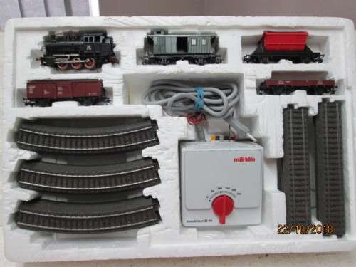 HO SCALE : MARKLIN GOODS TRAIN SET - LOT 563U
