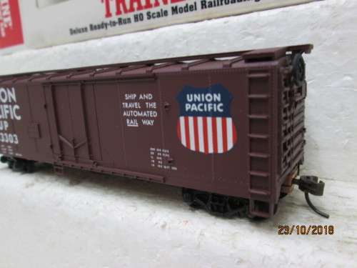 HO SCALE : WALTHERS 40' BOX CAR (UNION PACIFIC) BOXED - LOT 655U