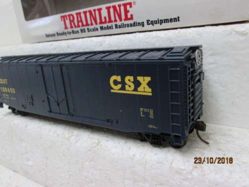 HO SCALE : WALTHERS 50' BOX CAR  (CSX) BOXED - LOT 658U
