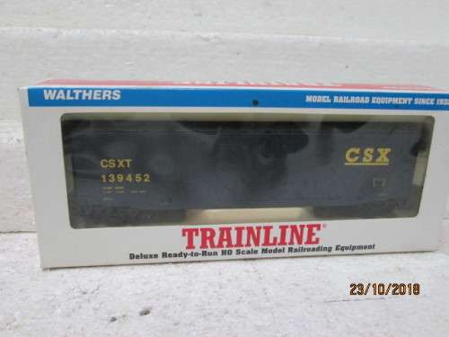 HO SCALE : WALTHERS 50' BOX CAR  (CSX) BOXED - LOT 658U
