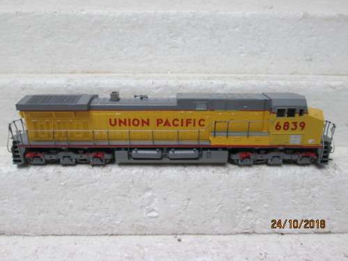 HO SCALE : ATHEARN AC4400 DIESEL LOCOMOTIVE (UNION PACIFIC) BOXED - LOT 725U