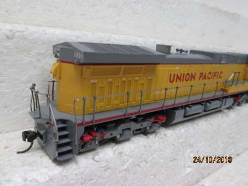 HO SCALE : ATHEARN AC4400 DIESEL LOCOMOTIVE (UNION PACIFIC) BOXED - LOT 725U