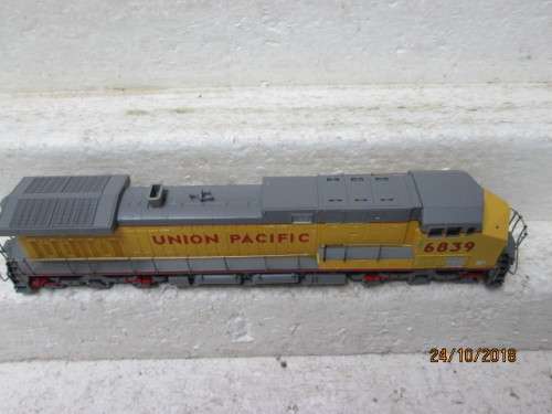 HO SCALE : ATHEARN AC4400 DIESEL LOCOMOTIVE (UNION PACIFIC) BOXED - LOT 725U