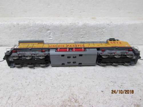 HO SCALE : ATHEARN AC4400 DIESEL LOCOMOTIVE (UNION PACIFIC) BOXED - LOT 726U