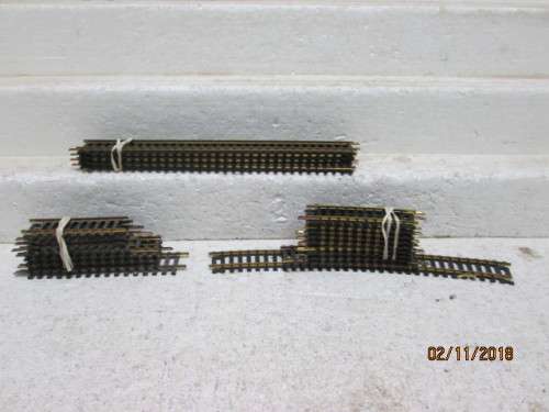 HO/OO SCALE : BRASS TRACK (x22 PIECES) - LOT 825U