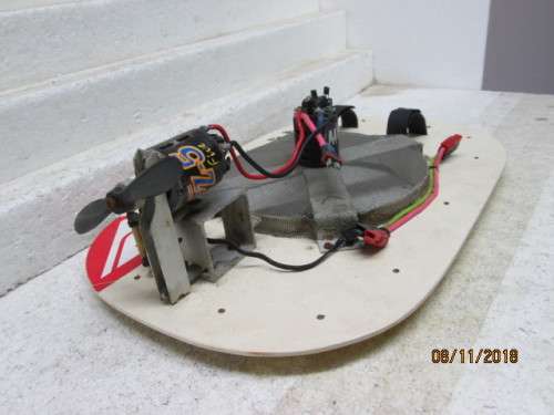 RADIO CONTROL HOVERCRAFT (Clearance Sale) - LOT 879U