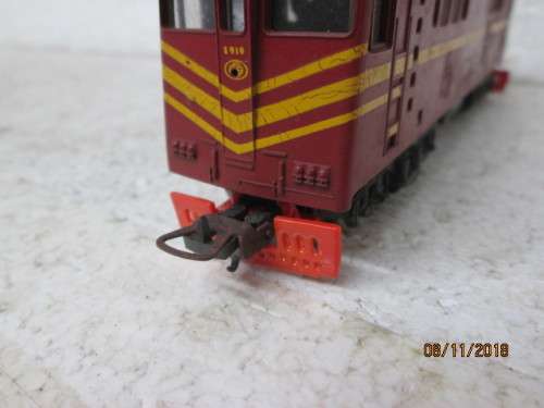 HO SCALE : LIMA SAR REPLACEMENT COW CATCHER (RED) - LOT 895U