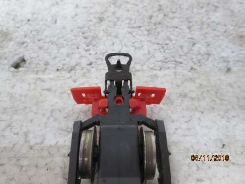 HO SCALE : LIMA SAR REPLACEMENT COW CATCHER (RED) - LOT 895U