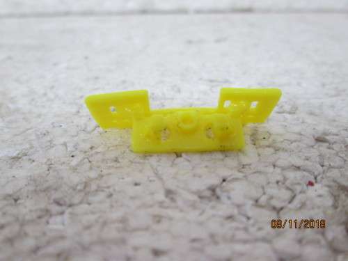 HO SCALE : LIMA SAR REPLACEMENT COW CATCHERS (YELLOW) - LOT 896U