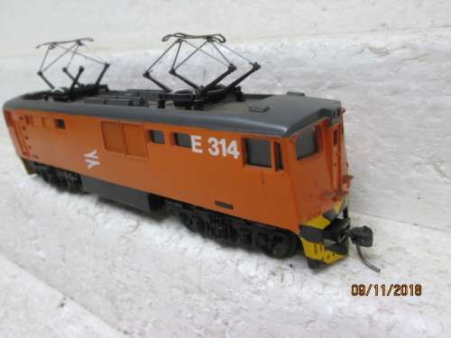 HO SCALE : LIFELIKE SAR CLASS 6E ELECTRIC LOCOMOTIVE - LOT 902U