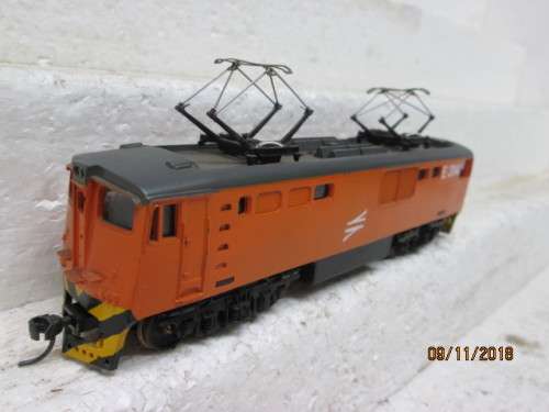 HO SCALE : LIFELIKE SAR CLASS 6E ELECTRIC LOCOMOTIVE - LOT 902U