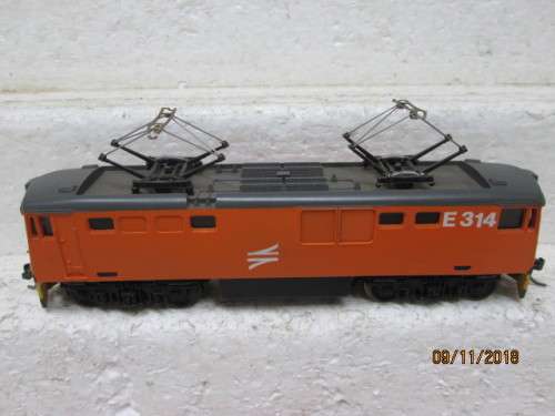 HO SCALE : LIFELIKE SAR CLASS 6E ELECTRIC LOCOMOTIVE - LOT 902U