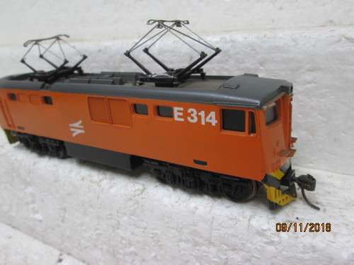 HO SCALE : LIFELIKE SAR CLASS 6E ELECTRIC LOCOMOTIVE - LOT 902U