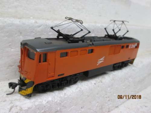 HO SCALE : LIFELIKE SAR CLASS 6E ELECTRIC LOCOMOTIVE - LOT 902U