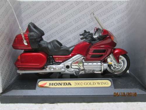 1:18 SCALE  MOTOR MAX : HONDA 2002 GOLDWING (BOXED) - LOT 192V