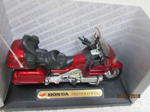 1:18 SCALE  MOTOR MAX : HONDA 2002 GOLDWING (BOXED) - LOT 192V