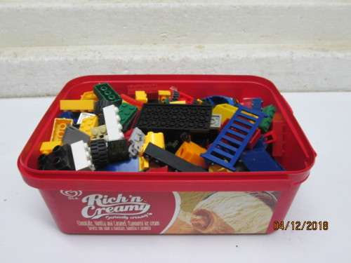 LEGO ASSORTED PIECES (2 LITRE CONTAINER FULL) - LOT 213V