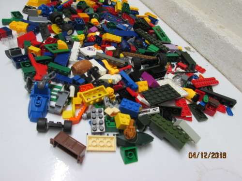 LEGO ASSORTED PIECES (2 LITRE CONTAINER FULL) - LOT 213V