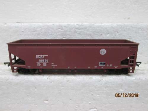 HO SCALE : MODEL POWER BNSF OPEN HOPPER (METALTRAIN) - LOT 254V