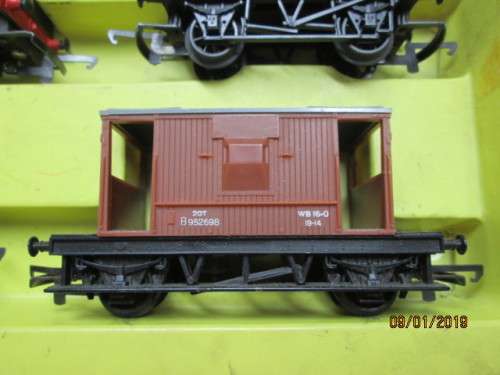 OO SCALE : TRI-ANG STEAM TRAIN SET (BOXED) - LOT 465V
