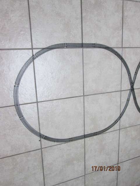 HO/OO SCALE : LIMA FIGURE OF 8 OVAL TRACK SET - LOT 626z