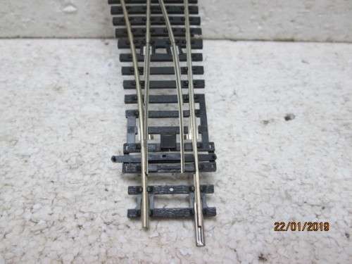 HO/OO SCALE : HORNBY NICKEL SILVER LEFT HAND POINT No R8072 - LOT 569V