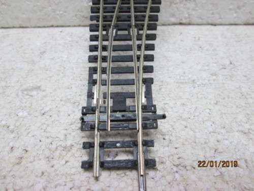 HO/OO SCALE : HORNBY NICKEL SILVER RIGHT HAND POINT No R8073 - LOT 570V